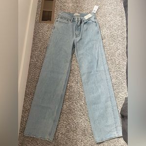 Abercrombie 90’s High Rise Relaxed Jean